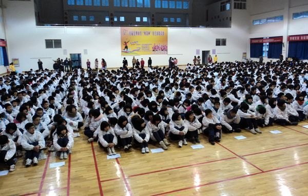 全國道德模范曹陽飛宇事跡報告感動三明九中師生