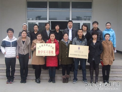 經管系舉行百納訂單班獎學金發放及實習基地揭牌儀式