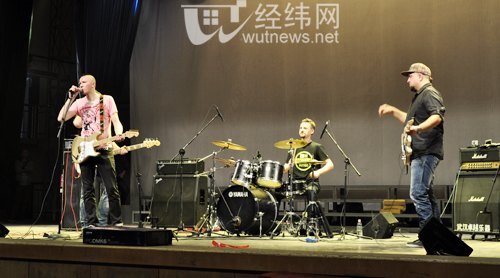 波蘭ROAN樂隊來武漢理工大學(xué)舉行演出