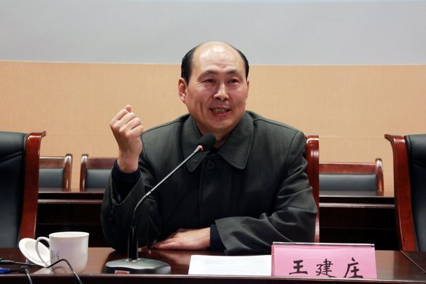 學院副院長王建莊教授為鄭州職業(yè)技術學院2012年黨員發(fā)展對象講黨課