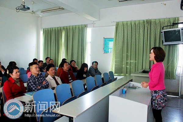 湖南科技大學(xué)外國(guó)語(yǔ)學(xué)院為湘潭電化集團(tuán)有限公司干部“補(bǔ)課”