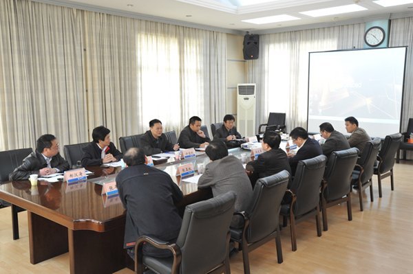 鐘儒剛率團赴長江科學院取經