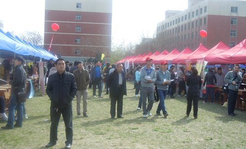 燕山大學里仁學院參加“2012年全國中小企業(yè)網(wǎng)上百日招聘高校畢業(yè)生活動河北專場暨河北省第六屆中小企業(yè)高校畢業(yè)生人才招聘會”