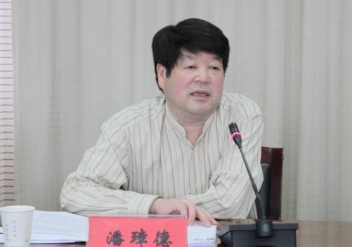 學校召開創先爭優“兩優一先”評選會