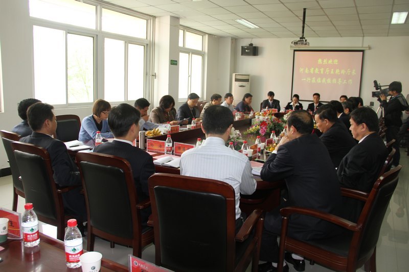 河南省教育廳廳長王艷玲一行到許昌學(xué)院考察指導(dǎo)工作