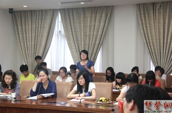 南京藝術學院召開2012年度受資助學生座談會