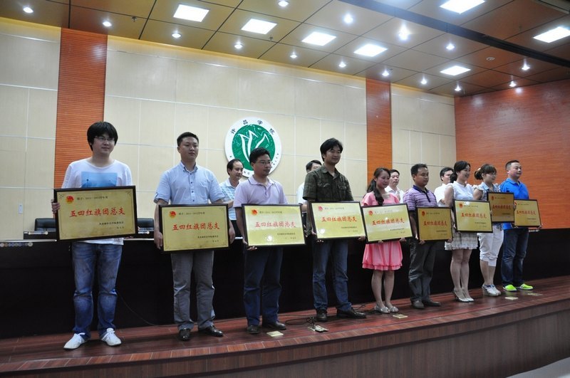 許昌學(xué)院2011—2012學(xué)年共青團(tuán)工作會(huì)議隆重召開(kāi)