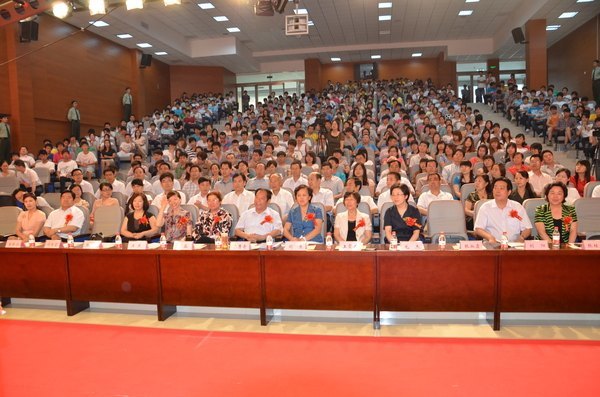 鄭州市政協委員“走基層 進校園 送文化”活動暨鄭州職業技術學院第七屆科技文化藝術節頒獎典禮隆重舉行