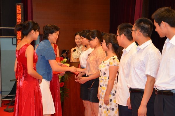 鄭州市政協委員“走基層 進校園 送文化”活動暨鄭州職業技術學院第七屆科技文化藝術節頒獎典禮隆重舉行
