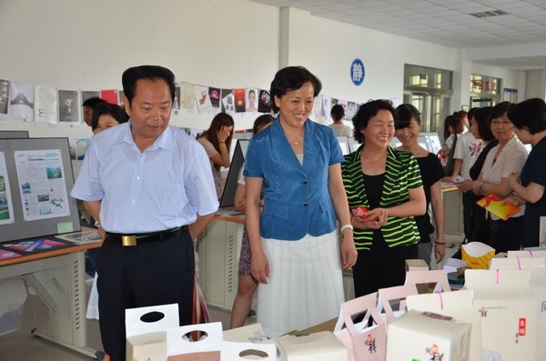 鄭州市政協委員“走基層 進校園 送文化”活動暨鄭州職業技術學院第七屆科技文化藝術節頒獎典禮隆重舉行