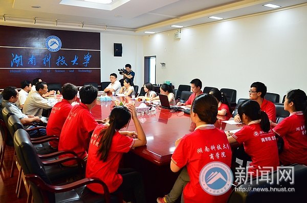 商學院與湘潭縣烏石鎮四美村“結對共建”交流會順利舉行