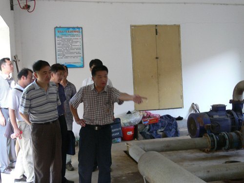 江西省教育系統(tǒng)公共機構節(jié)能工作考評組來景德鎮(zhèn)陶瓷學院檢查指導