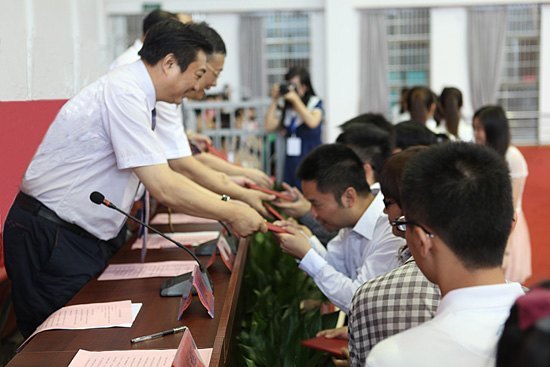 景德鎮陶瓷學院隆重舉行2012屆畢業典禮
