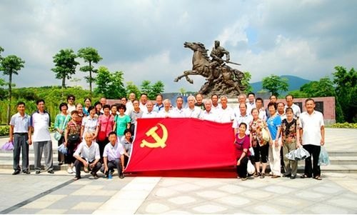 【豐湖黨旗紅】離退休黨總支組織退休教師黨員參觀葉挺紀念館
