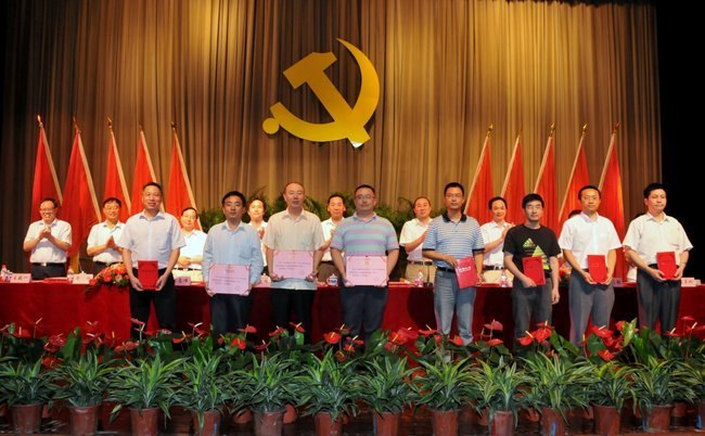 重溫黨史催奮進 創先爭優促發展---常州工學院隆重舉行慶祝中國共產黨成立91周年暨創先爭優活動表彰大會