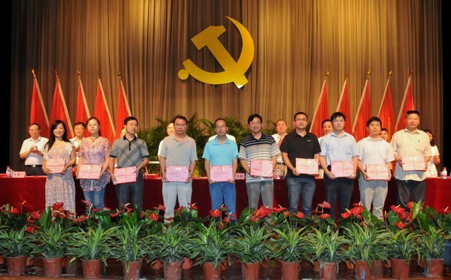 重溫黨史催奮進 創先爭優促發展---常州工學院隆重舉行慶祝中國共產黨成立91周年暨創先爭優活動表彰大會
