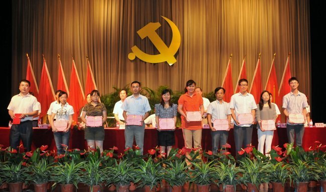 重溫黨史催奮進 創先爭優促發展---常州工學院隆重舉行慶祝中國共產黨成立91周年暨創先爭優活動表彰大會