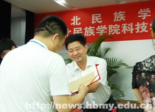 學(xué)校召開2012年師范教育實(shí)習(xí)研討會(huì)