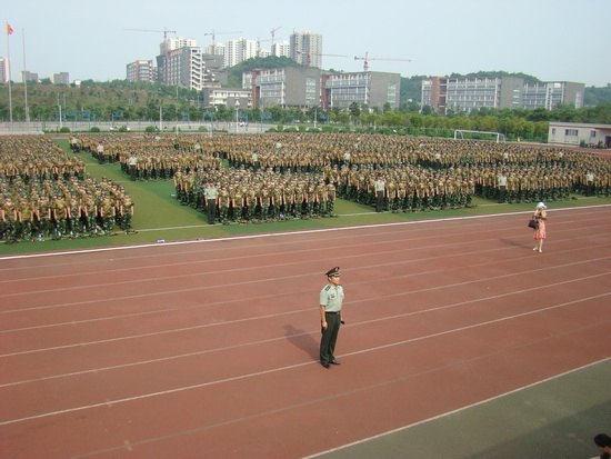 重慶醫(yī)科大學2011級學生軍訓開訓典禮順利舉行