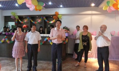 惠州學(xué)院外籍教師答謝學(xué)院領(lǐng)導(dǎo) 彭永宏院長參加答謝聚會