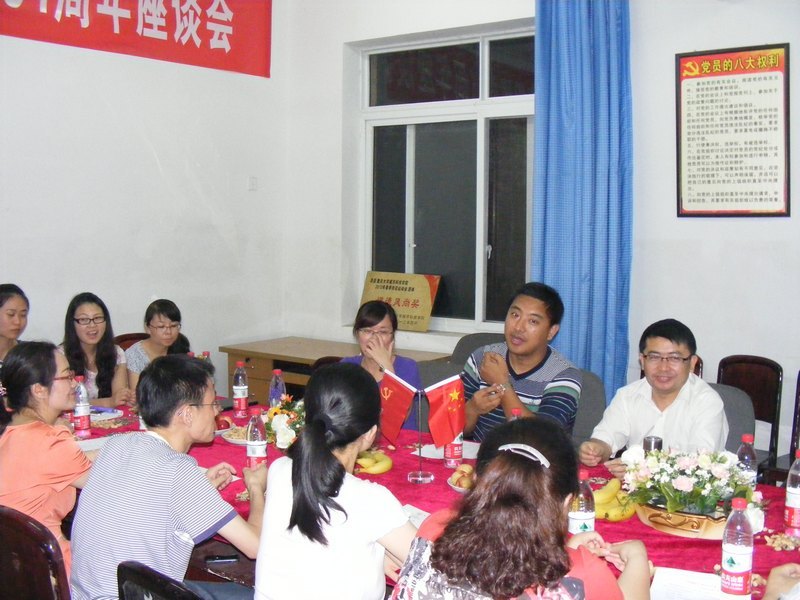 圍繞中心強(qiáng)實效 注重創(chuàng)新添聲色重慶大學(xué)城市科技學(xué)院以多種活動形式獻(xiàn)禮建黨九十一周年