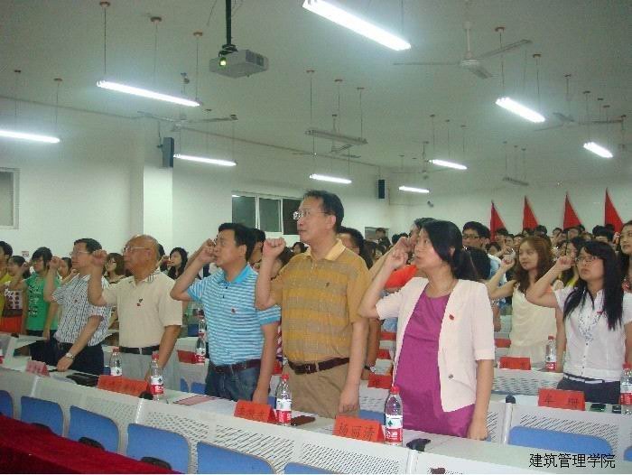 圍繞中心強(qiáng)實效 注重創(chuàng)新添聲色重慶大學(xué)城市科技學(xué)院以多種活動形式獻(xiàn)禮建黨九十一周年