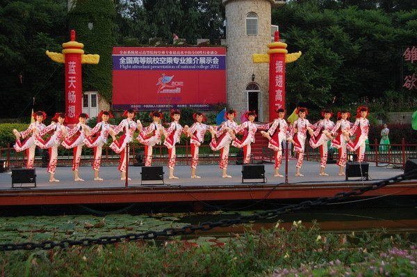 濰坊學(xué)院空乘專業(yè)在全國推介展示會上獲佳績