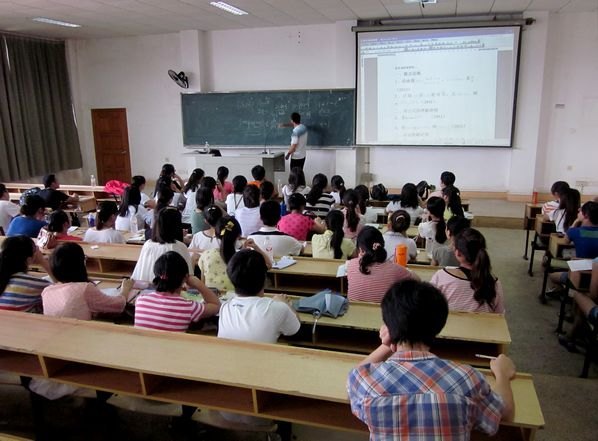 瀟湘學(xué)院免費為考研學(xué)子開設(shè)暑期數(shù)學(xué)輔導(dǎo)班