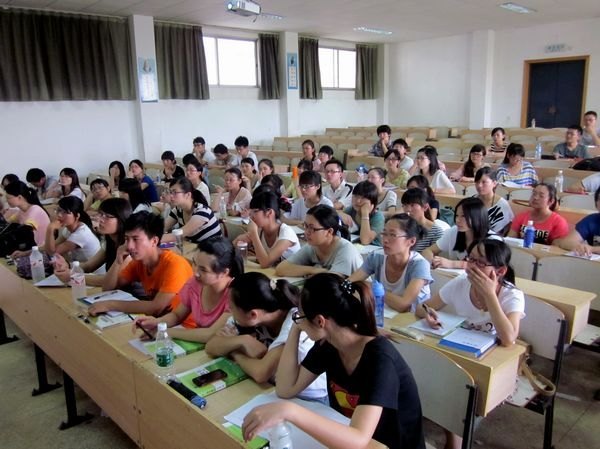 瀟湘學(xué)院免費為考研學(xué)子開設(shè)暑期數(shù)學(xué)輔導(dǎo)班