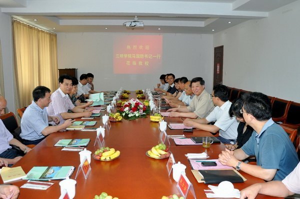 校黨委書記馬國防率團考察金陵科技學院