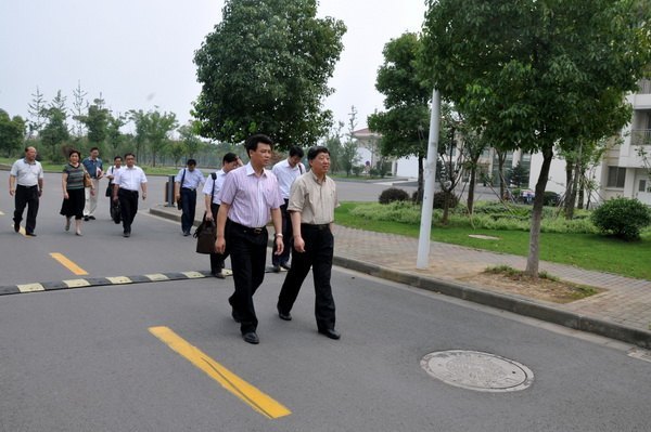 校黨委書記馬國防率團考察金陵科技學院