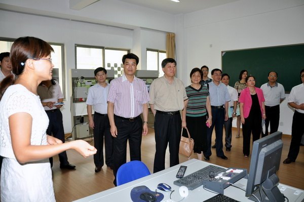 校黨委書記馬國防率團考察金陵科技學院