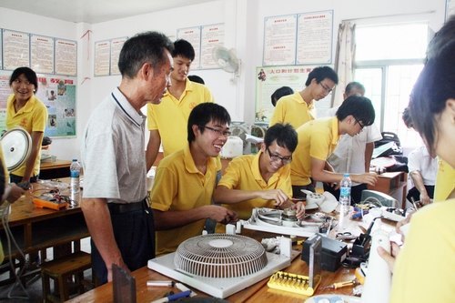【豐湖黨旗紅】電子系學(xué)生到博羅進(jìn)行電子知識(shí)、志愿維修服務(wù)下鄉(xiāng)