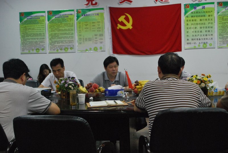 校長(zhǎng)劉德富到經(jīng)濟(jì)與政法學(xué)院調(diào)研學(xué)科建設(shè)