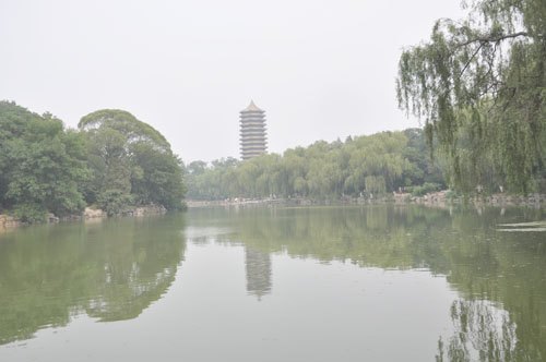和飛應(yīng)邀赴北京大學(xué)講學(xué) 介紹肇慶學(xué)院辦學(xué)理念及實(shí)踐