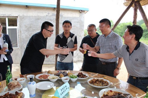 長(zhǎng)春建筑學(xué)院舉辦消夏聯(lián)歡會(huì) 董事長(zhǎng)親切慰問