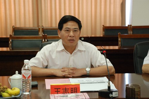 劉力書記、鄧艷葵副院長率隊赴玉林師范學院學習考察新校區建設和教職工危舊房改住房改造工作