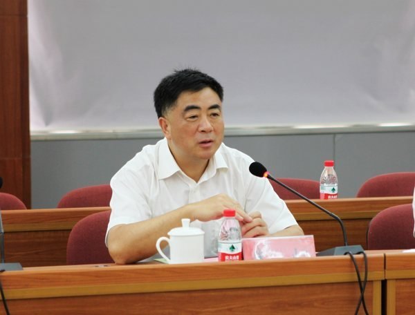 副省長朱虹蒞臨景德鎮(zhèn)陶瓷學院視察調(diào)研