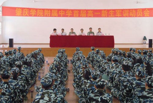 附屬中學首屆高一新生展開軍訓 同學表現朝氣蓬勃