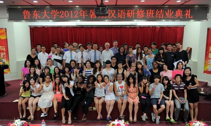 2012年暑期漢語(yǔ)研修班外國(guó)留學(xué)生順利結(jié)業(yè)