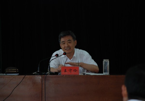 辛丕宏在暑期領導干部研討班上強調加強思想作風建設深化教育教學改革