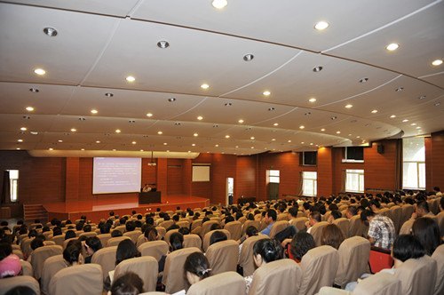 長春建筑學(xué)院召開2012—2013學(xué)年第一次教職工大會(huì)