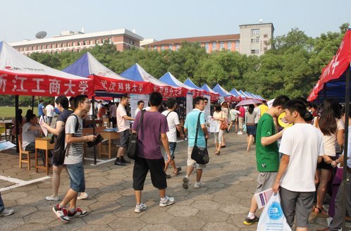 2013年全國研究生招生現場咨詢會(長沙站)在中南大學舉行