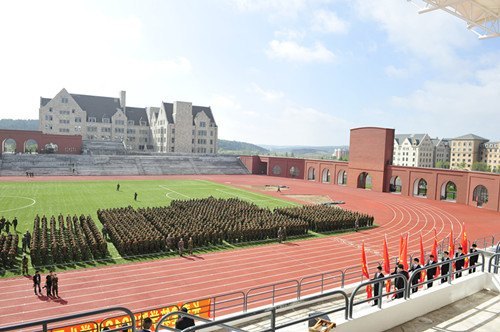 長(zhǎng)春建筑學(xué)院2012級(jí)新生軍訓(xùn)開營(yíng)儀式