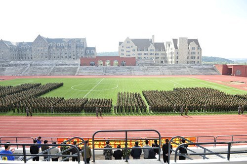 長(zhǎng)春建筑學(xué)院2012級(jí)新生軍訓(xùn)開營(yíng)儀式