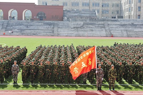 長(zhǎng)春建筑學(xué)院2012級(jí)新生軍訓(xùn)開營(yíng)儀式