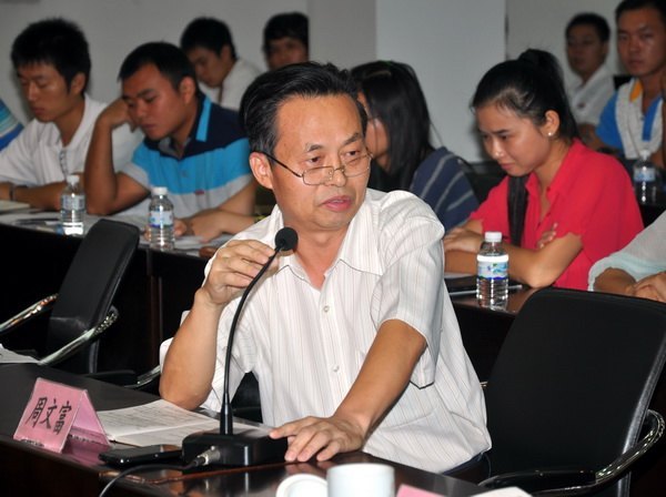 三明學(xué)院召開2012年新教師座談會(huì)