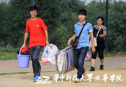 【迎新】迎新志愿者:忙并快樂著