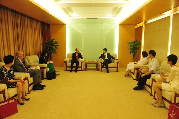 徐明稚校長會見美國駐上海總領事館葛瑞風總領事一行