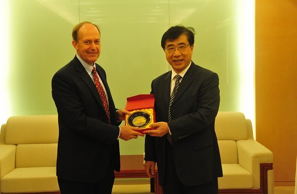徐明稚校長會見美國駐上海總領事館葛瑞風總領事一行